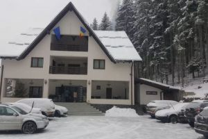 Cât costă Revelionul la pensiunile, cabanele şi casele de vacanţă din judeţ