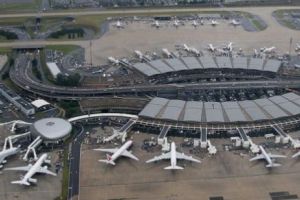 News Alert! PANICĂ pe aeroportul din Frankfurt. Un terminal şi cinci HOTELURI, evacuate din cauza unei BOMBE