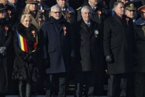 „Deschide ochii, Căline!” Se discută cu pistoalele pe masa. Fără urări şi sorcovă