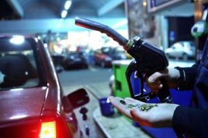 Pregătiţi-vă de noi scumpiri! De la 1 ianuarie, creşte preţul carburanţilor
