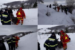 FOTO: Intervenţie dificilă a pompierilor din Câmpeni pentru transportul unei femei cu afecţiuni cardiace, la spital