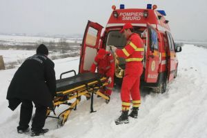 Accident pe DN13: Tânără proiectată prin parbriz într-un canal cu apă