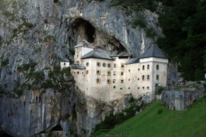 INCREDIBIL! Stiati ca la Malaia, in judetul Valcea, se afla acest CASTEL, unic in lume?!