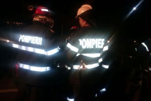 Bătrână care mergea pe marginea drumului, lovită de o maşină la Cepari. Ce a păţit şoferul