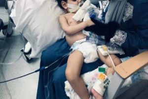 Femeia care a ÎNVINS sistemul american! S-a LUPTAT cu Trump pentru a-şi ţine copilul în braţe, în ultimele lui clipe din viaţă
