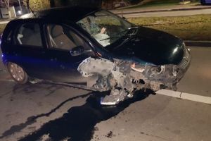 Accident rutier pe bulevardul Mamaia din Constanta. O masina s-a facut praf dupa ce a intrat intr-un stalp (galerie foto)