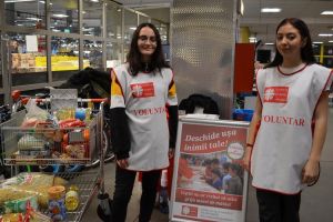 Voluntarii Caritas Eparhial au strâns sute de kilograme de alimente (FOTO)