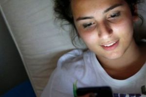 A semnat un CONTRACT de 1.000.000 de dolari ÎN SOMN! Despre boala lumii moderne şi dependenţa de INTERNET