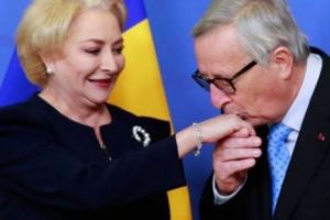 Cele mai RIDICOLE momente ale POLITICII. „ASASINII” lui Dragnea, Kovesi susţinută de „DINCOLO” şi Dăncilă îl PIERDE pe JUNCKER la aeroport