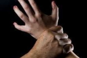 Tentativă de viol oprită de trecători. O fată era să fie abuzată pe trotuar, într-un cartier din Timişoara