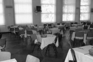 Cum arăta OFERTA de REVELION a restaurantelor în COMUNISM. FOTO în articol
