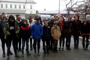 Zeci de migranti depistati de politistii de frontiera in timp ce incercau sa treaca ilegal granita