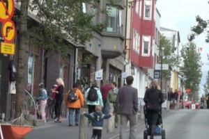 Țara unde curentul electric e aproape gratuit. Nu există, armată, poliţişti nu au arme şi nimeni nu mai foloseşte cash

