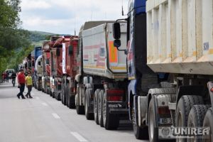 Transportatorii români se pregătesc de proteste în ţară şi în Europa, anunţă FORT
