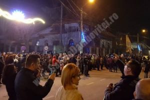Pucioasa încheie anul cu un foc de artificii în centrul oraşului