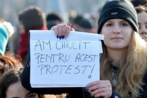 Ce i-a scris Smaranda mamei sale, tânăra de 18 ani care s-a remarcat la protestele #Rezist, chiar înainte să moară