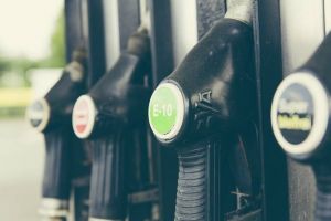 De la 1 ianuarie, benzină mai scumpă. Preţul energiei, plafonat