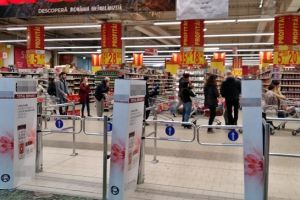 Cozi în marile magazine din Timişoara înainte de Revelion
