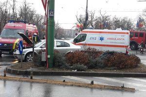 Accident cu două victime lângă Catedrala Mitropolitană cauzat de o şoferiţă neatentă