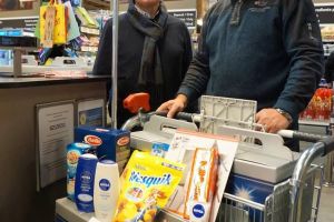 Preşedintele CJ şi prefectul au cumpărat cadouri pentru “Camionul de Crăciun în Basarabia”