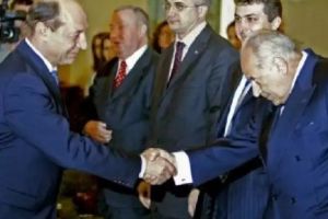 Băsescu LOVEȘTE dur în „jurnaliştii PLĂTIȚI de PSD”. Mesaj fără reţineri la final de an.