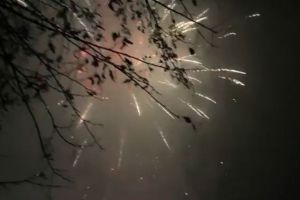 Anul Nou, întâmpinat cu focuri de artificii la Beclean şi Spermezeu (VIDEO)