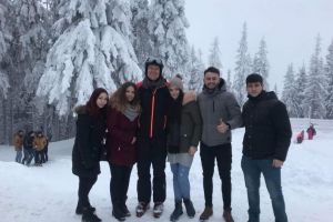 În ultima zi din 2018, Klaus Iohannis s-a pozat cu turiştii pe pârtiile din Păltiniş