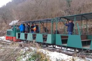 VIDEO: Mocăniţa, simbol al Țării Moţilor, fumegă pe Valea Arieşului. Înainte de Anul Nou s-au făcut probe pe tronsonul Lunca – Sălciua