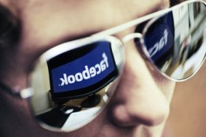 O investigaţie despre impactul Facebook asupra vieţii private, difuzată de B1 TV: „The Facebook Dilemma”