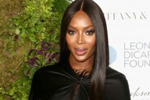 Naomi Campbell a pozat, pentru prima oara, fără perucă. Cum arată părul ei natural