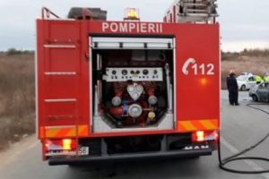 Panică pe ȘOSEA. O maşină A LUAT FOC în mers