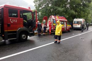 Accident pe Centura Sinaia. Trei masini implicate, doua victime. Trafic BLOCAT