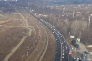 NEBUNIE pe Valea Prahovei. Aglomeraţie pe DN1. Coloane de MAȘINI