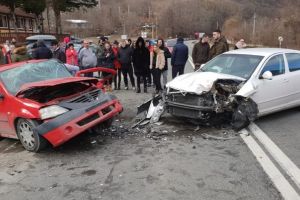FOTO Accident pe Valea Oltului – Patru răniţi