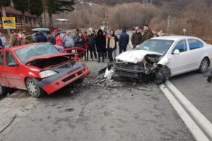 ACCIDENT CUMPLIT. Patru VICTIME în stare GRAVĂ
