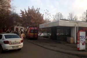 Interventie de urgenta la metrou. Un tanar scos de sub tren de pompieri. In ce stare este victima  