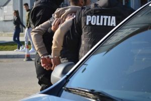 Se întâmplă în Vaslui: Adolescent de 15 ani, arestat pentru că ar fi violat un bărbat de 57 de ani