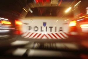 VIDEO: Doi copii din Rovinari, la Poliţie după ce au înţepat cauciucurile maşinii Poliţiei Locale şi ale altor autoturisme