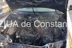 Un autoturism a ars aproape in totalitate dupa ce a luat foc in mers. De la ce a pornit focul