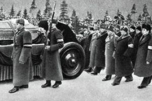 Secretul din mormântul lui Stalin. De ce s-au încurcat în declaraţii acoliţii lui