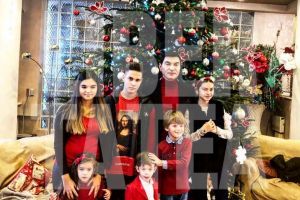 Primele fotografii cu clanul Borcea! De sărbători, omul de afaceri şi-a strâns laolaltă cei şapte copii pe care îi are cu patru femei!