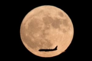 Moment ISTORIC: China a ajuns în premieră pe partea ascunsă a Lunii