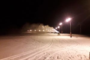 Azi noapte au pornit tunurile de zăpadă pe Pârtia Cocoş (FOTO)
