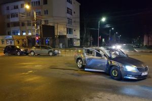 Trei maşini implicate într-un accident provocat de un şofer băut