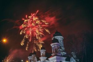 Concert de Revelion şi foc de artificii în piaţa centrală din Rădăuţi