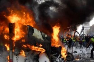 „Vestele galbene” ameninţă: „Pregătim o REVOLTĂ naţională ARMATĂ”