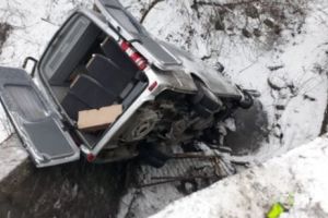Microbuz căzut într-o râpă în Năsăud. Codul roşu de intervenţie a fost activat
