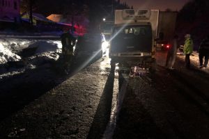 Accident rutier grav la Timisul de Jos. Tamponare intre un autoturism cu numere de Tulcea si un autotren. Doua victime (galerie foto) 