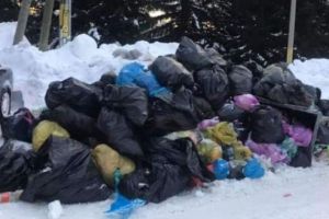 Mormane de gunoaie în Rânca, după sărbătorile de iarnă