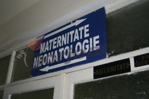 Doi bebeluşi, aduşi pe lume în noaptea dintre ani la Maternitatea Târgu-Jiu!